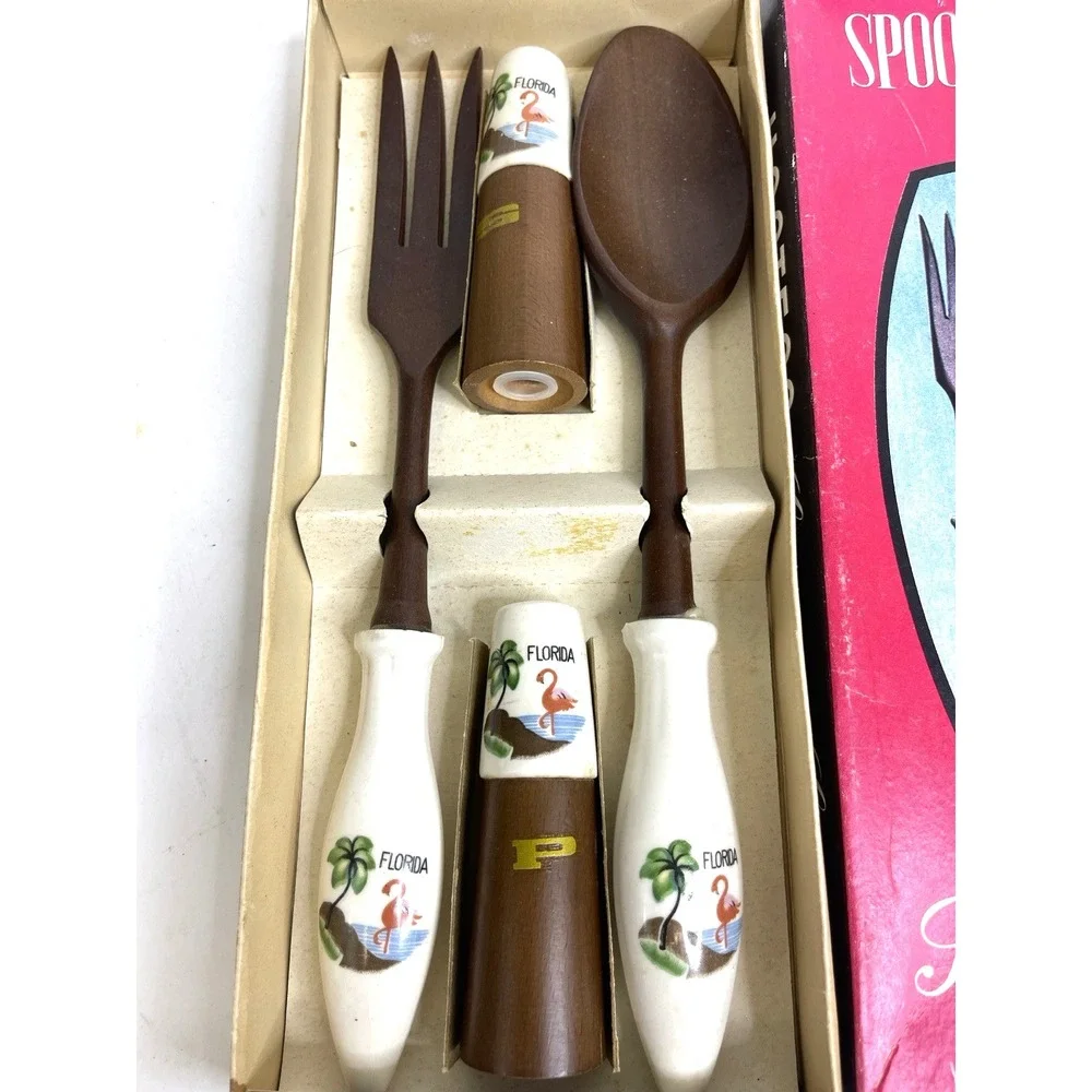 VTG Wooden Salad Serving Utensils Flamingo‎ Florida Salt Pepper Shakers NOS